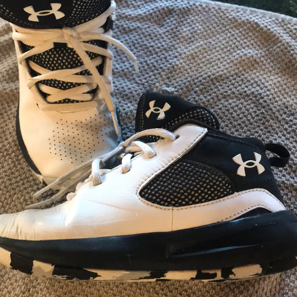 Boys under armour sneakers 3.5Y